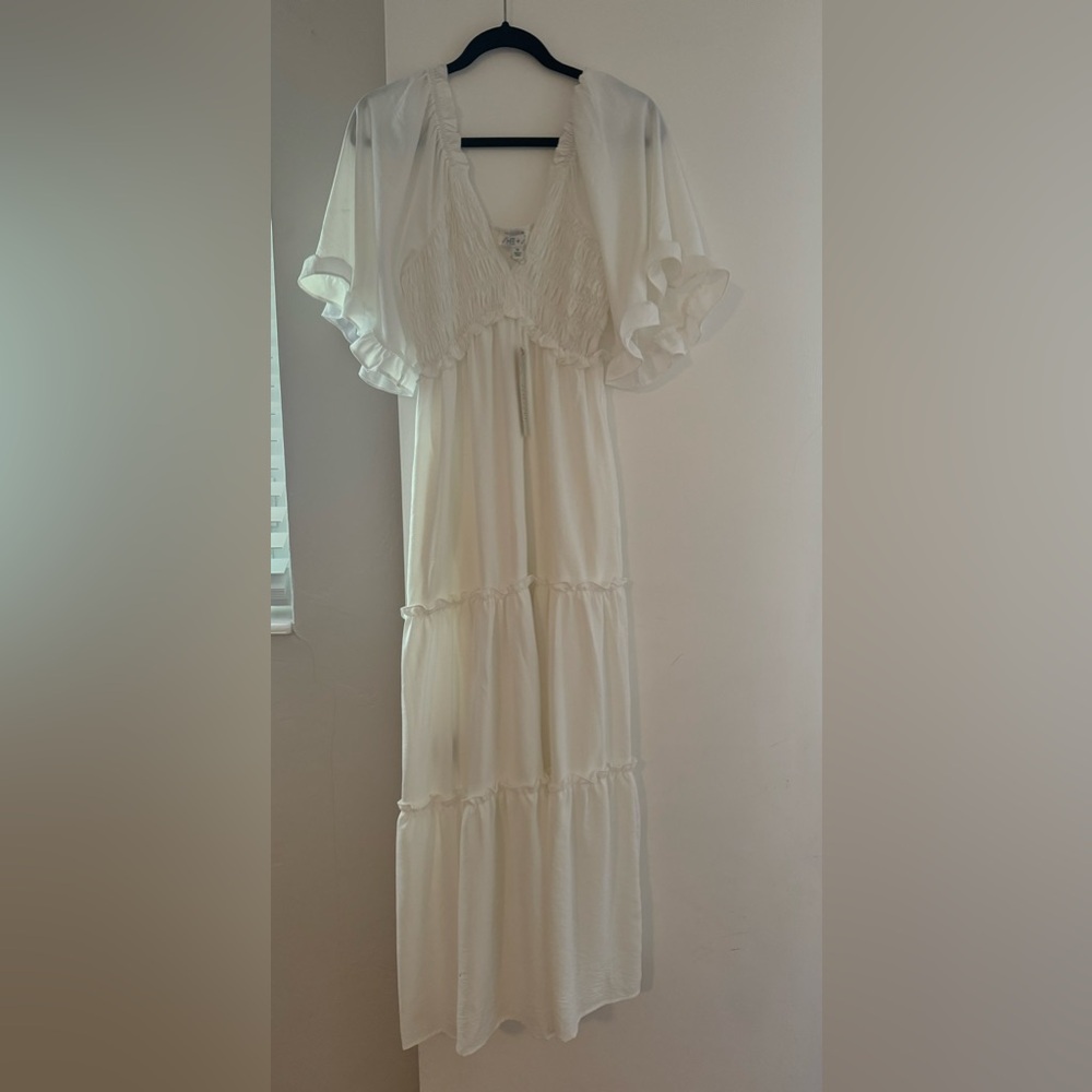 She + Sky NWT White Maxi Dress Size M